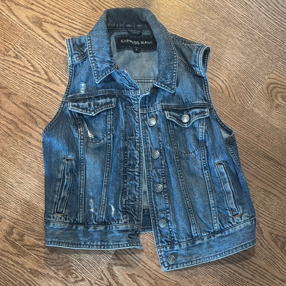 Express Denim Vest in Faded Blue